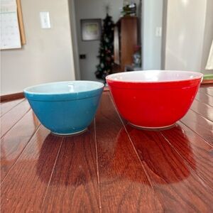 Vintage Pyrex Primary Mixing Bowls Red 402 and Blue 401